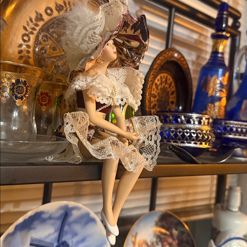 Boudoir Doll with Victorian-Style Aesthetic - Hat and Lace - Picture 3 of 5